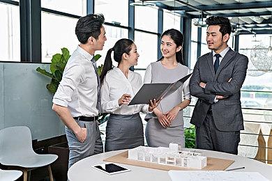 《妮姬：胜利女神》新年贺图发布：她实在太大了